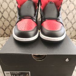 Jordan 1 Mid 11M