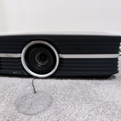 4K Home Theater Projector / Optoma UIHD65