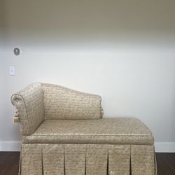 Upholstered Chaise Lounge / Reading Bench – Smoke Free Home