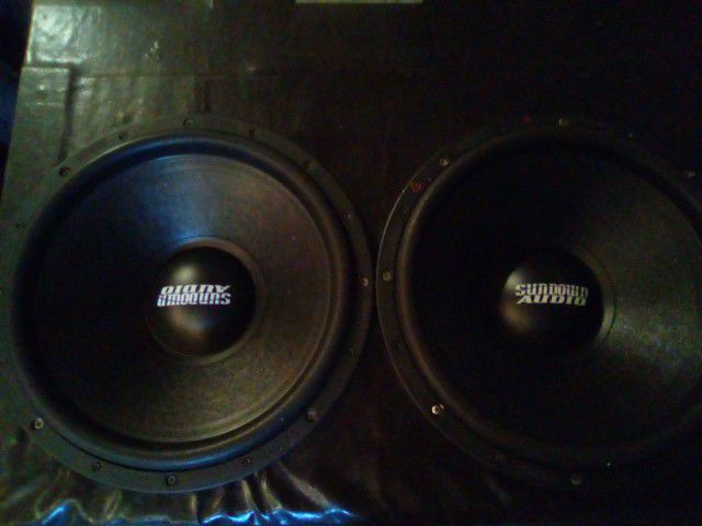 SUNDOWN Two 15" Speakers Two Amp Taramps 5K Bass