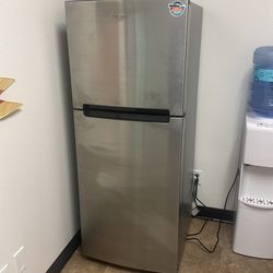 Whirpool Apartment Refrigerator