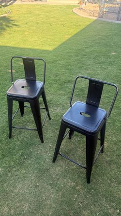 2 counter/bar stools
