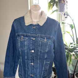 Women’s sz Large Old Navy fitted Denim Sherpa Jacket.