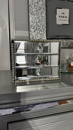 Jewelry box