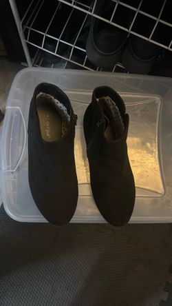 Girls black boots