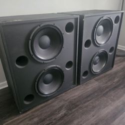 QSC Speaker Set