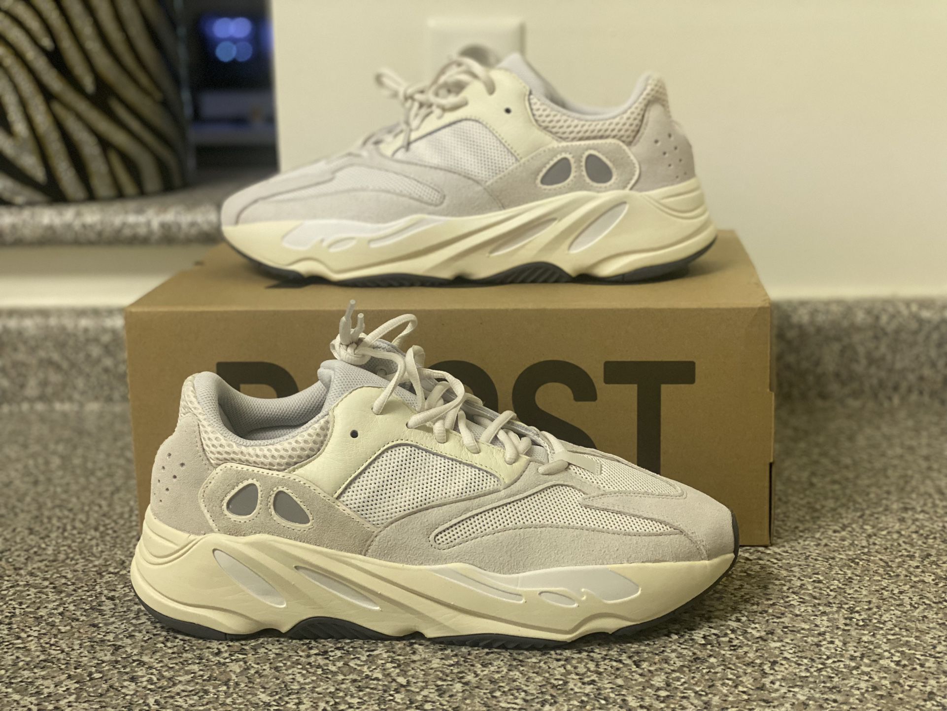 Yeezy 700 - Wave Runners - Sz 9.0 for Sale in Dallas, TX - OfferUp