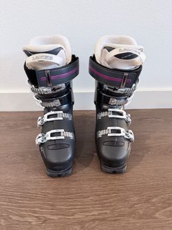 Women’s Lange SX80 ski boots, size 24.5