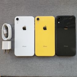 iPhone Xr - UNLOCKED - Like New  