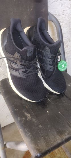 Adidas Ultra Boost size 9 1/2 de hombre