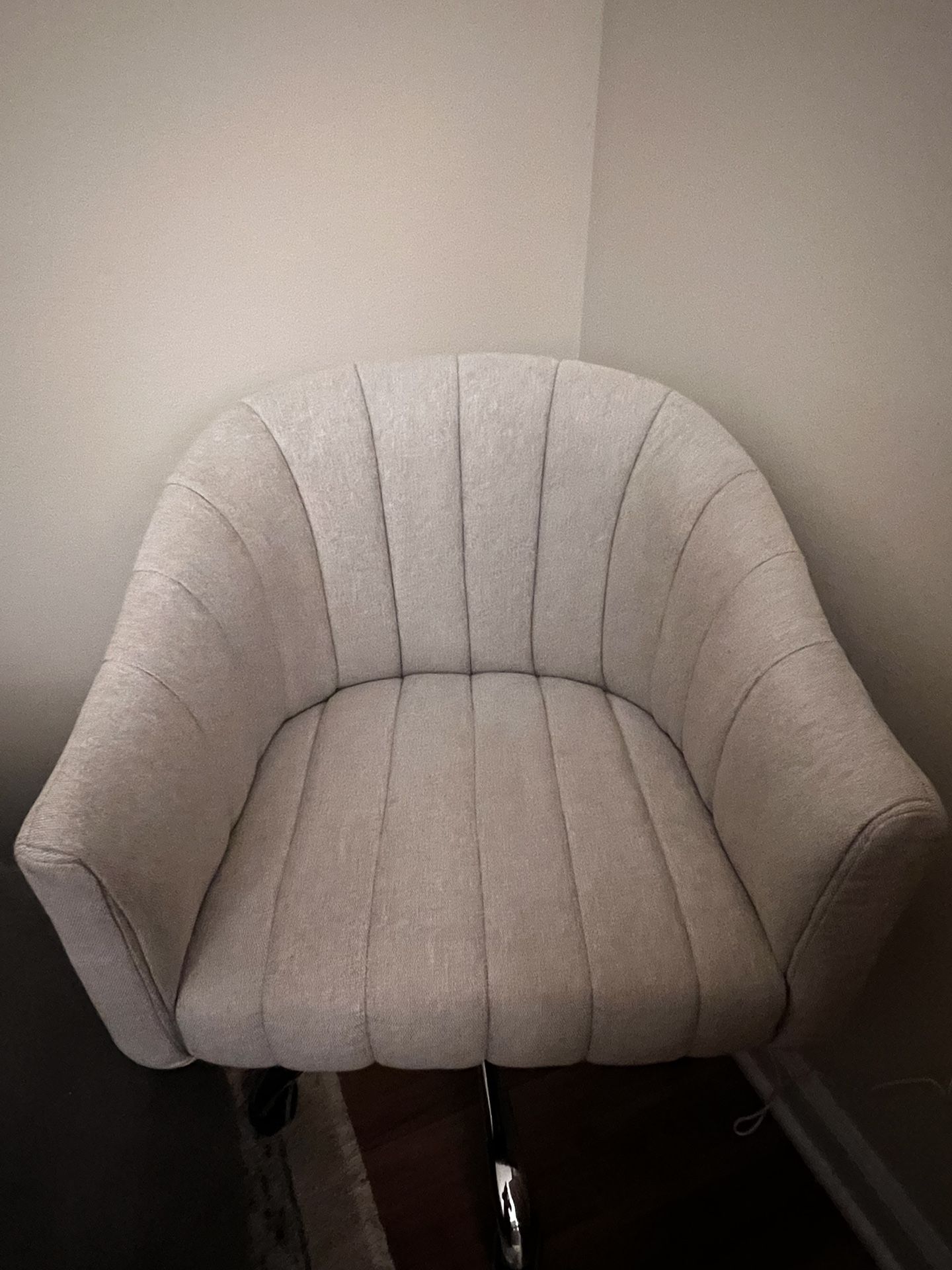 Office Chair - Bucket Seat Swivel Rolling Chair