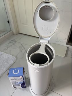 Diaper trash can
