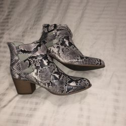 Fergalicious Bootie Snakeskin Size 8.5