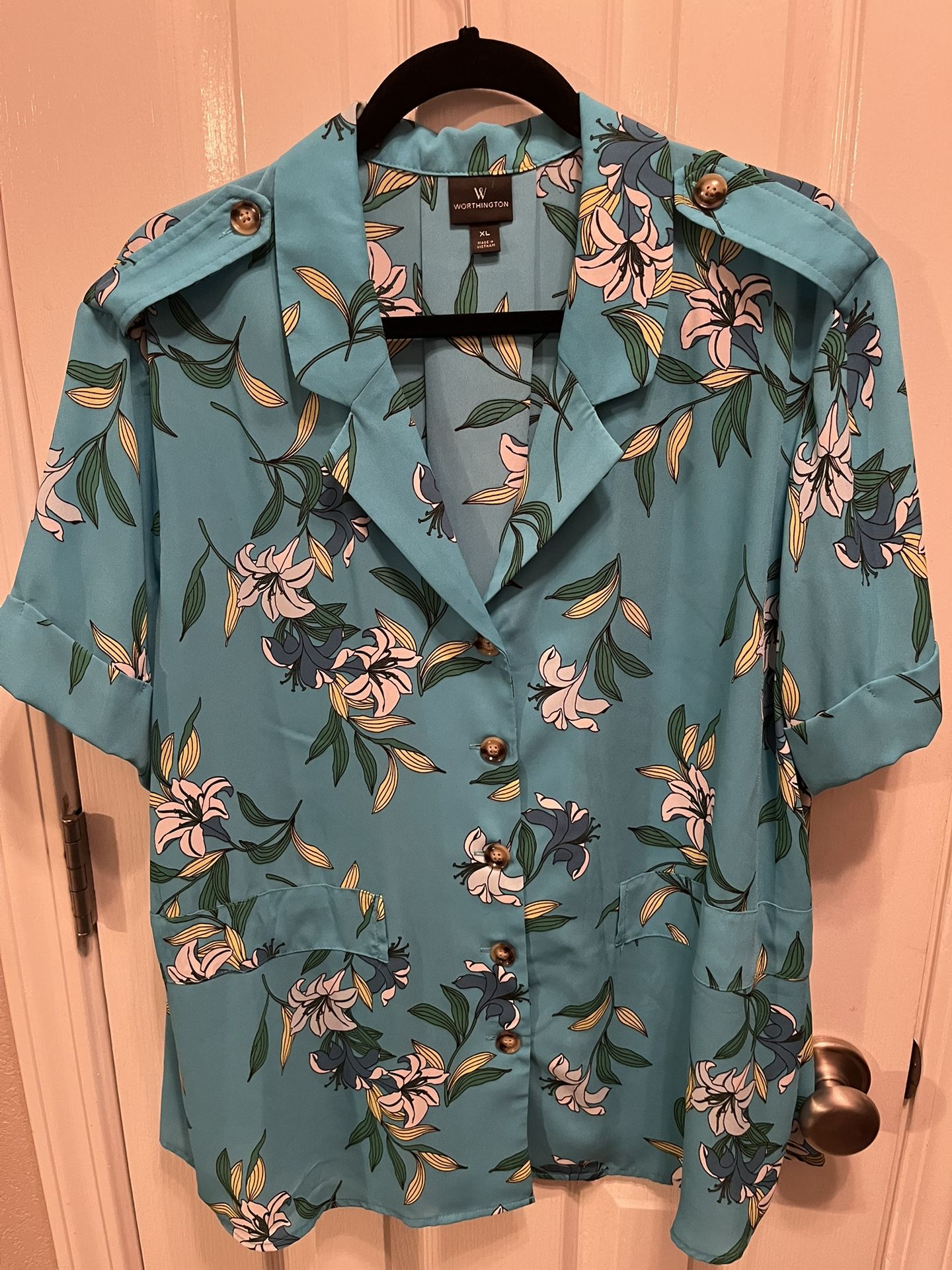 Like New Worthington Blouse