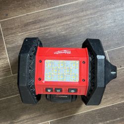 Milwaukee Flood Light W/ M18 XC6.0 Battery
