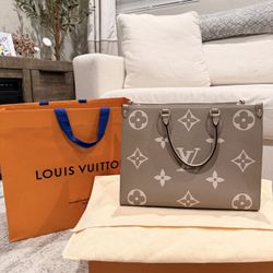 Louis Vuitton—OnTheGo Tote Bicolor Monogram Empreinte Giant 