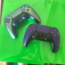 2 Ps5 Controllers 
