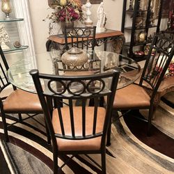 Beautiful Dining Table With 4 Chairs
