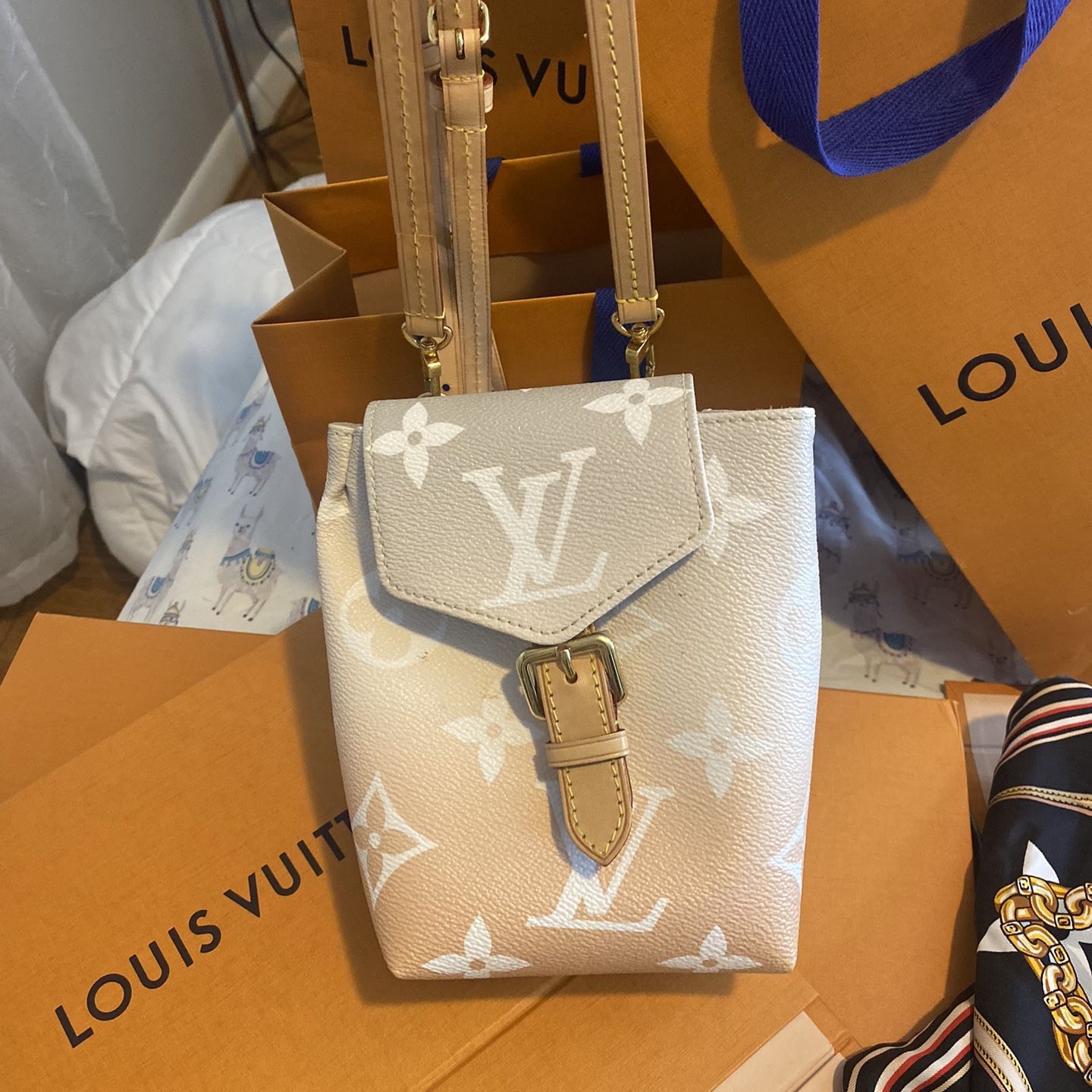 Louis Vuitton Wallet for Sale in Cincinnati, OH - OfferUp