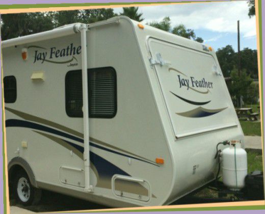Photo THIS IS A VERY LIGHT JAYCO JAY FEATHER.$800