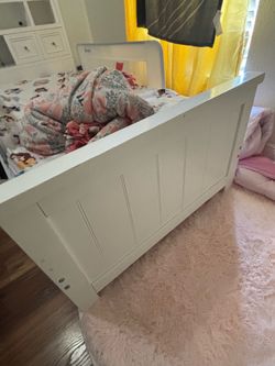 Twin bed with built-in shelving