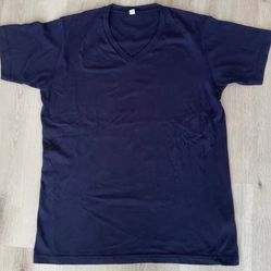 Men’s V-neck shirt 