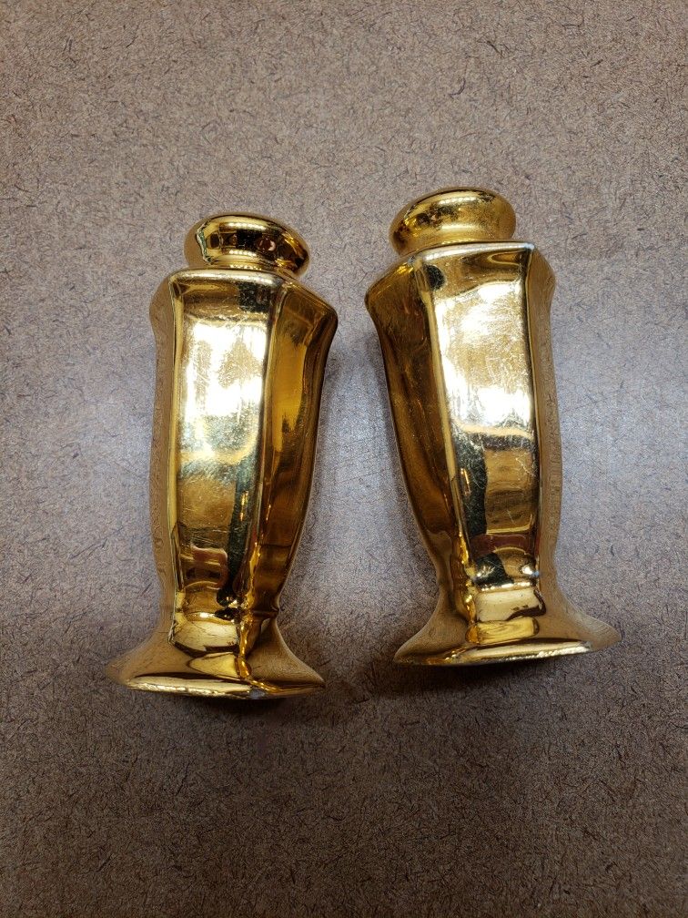 Vintage Czechosolvaki Porcelain Salt Pepper Shakers