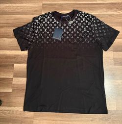 Black tshirt