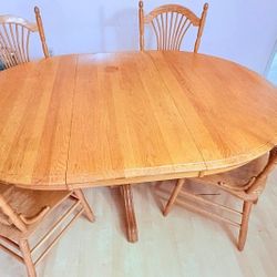 Solid Oak  Dining/Kitchen Table With 4 Chairs
