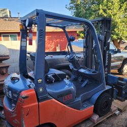 Forklift 