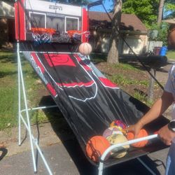 YARD SALE TODAY!!! Basketball Hoop And Balls! 