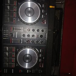 DJ DDJ-SB2 controller