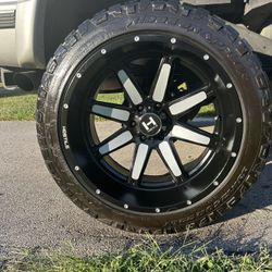 Set of 4 Nitto Ridgegrappler 33x12.5022”  22” Hostile 6 Lug Truck Rims