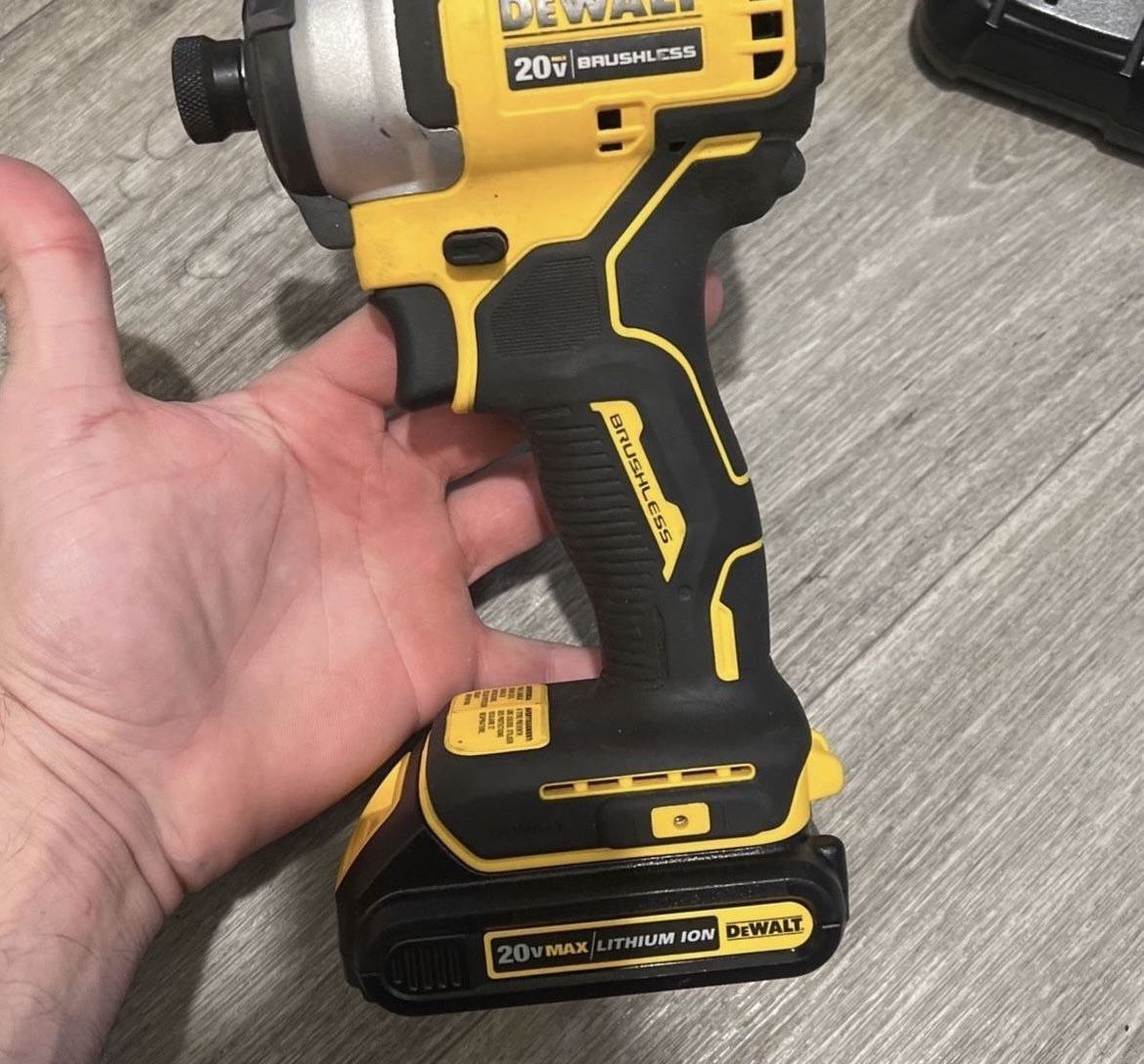 DEWALT 20v IMPACT DRILL WITH BRUSHLESS MOTOR