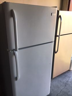Frigidaire Top-Frezeer Refrigerator