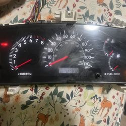 2004-2008  Toyota COROLLA  LE CE Instrument Cluster Speedometer Oem 127k