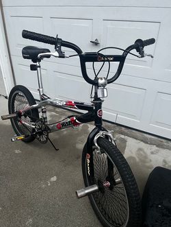 Razor SPX20 Freestyle BMX Bike - 20” Wheels w/ Pegs