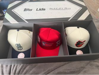 Topps series 2 player chase hats