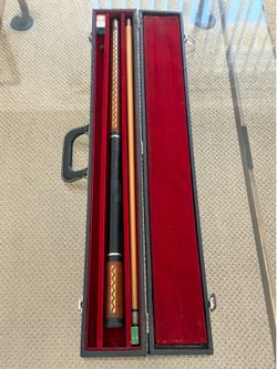Pool cue - Vintage Brunswick. Weight is    oz