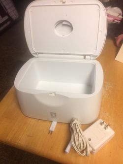 A box to keep baby wipes warm