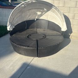 Day Bed (no cushions)