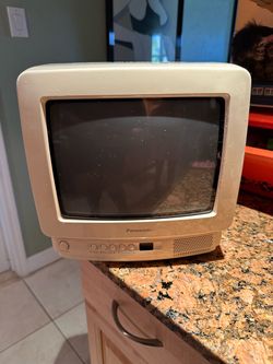 Panasonic CT–9R10T  TV Retro Gaming 9” With Swivel