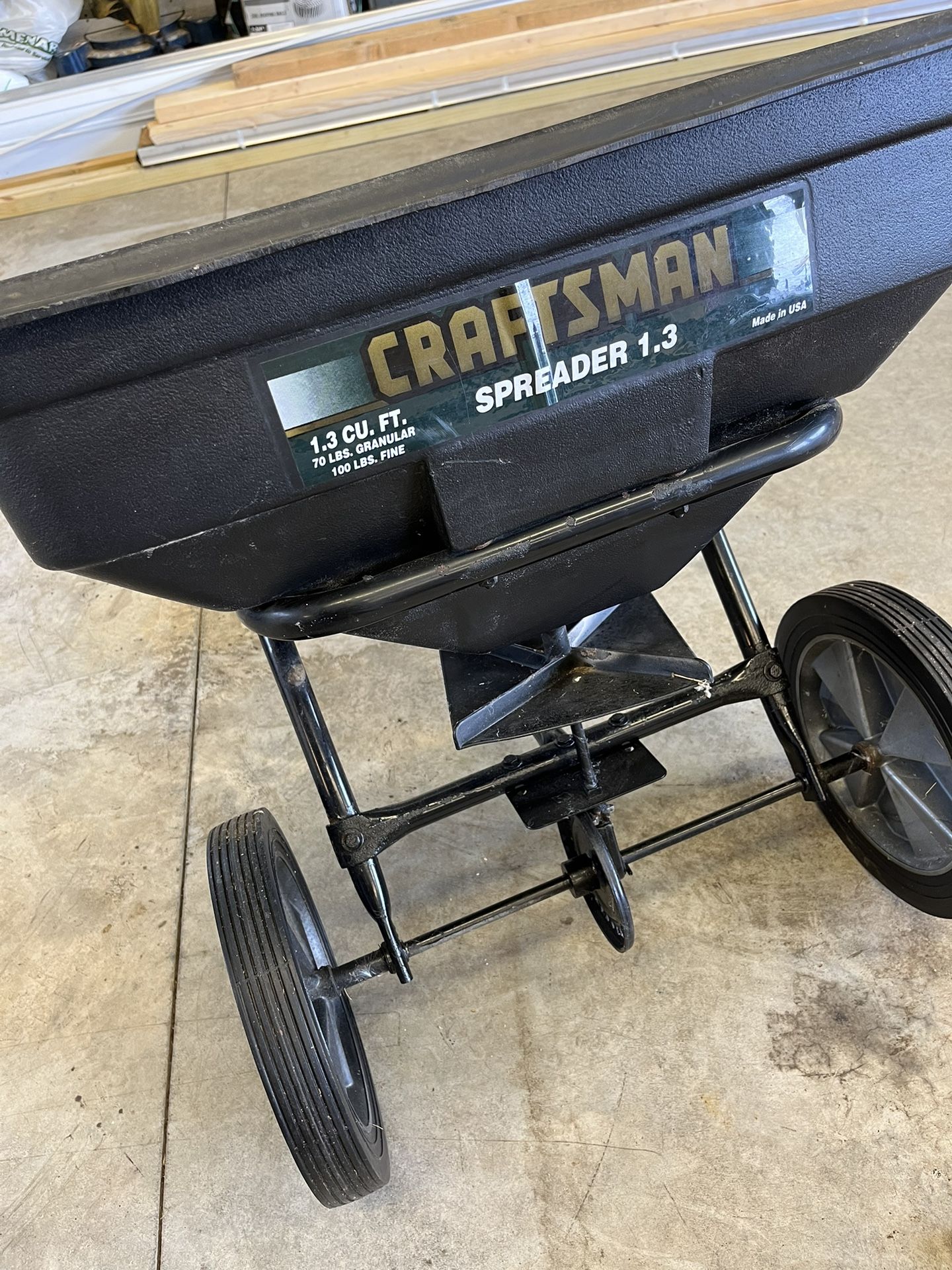 Craftsman Spreader 1.3 Cu. Ft.