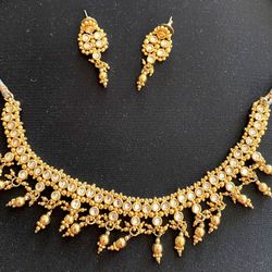 Brand new  High quality  Costume jewelries / necklaces set