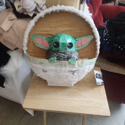 Sta Wars Baby Yoda Piñata