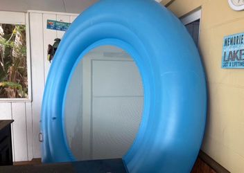 Large inflatable float