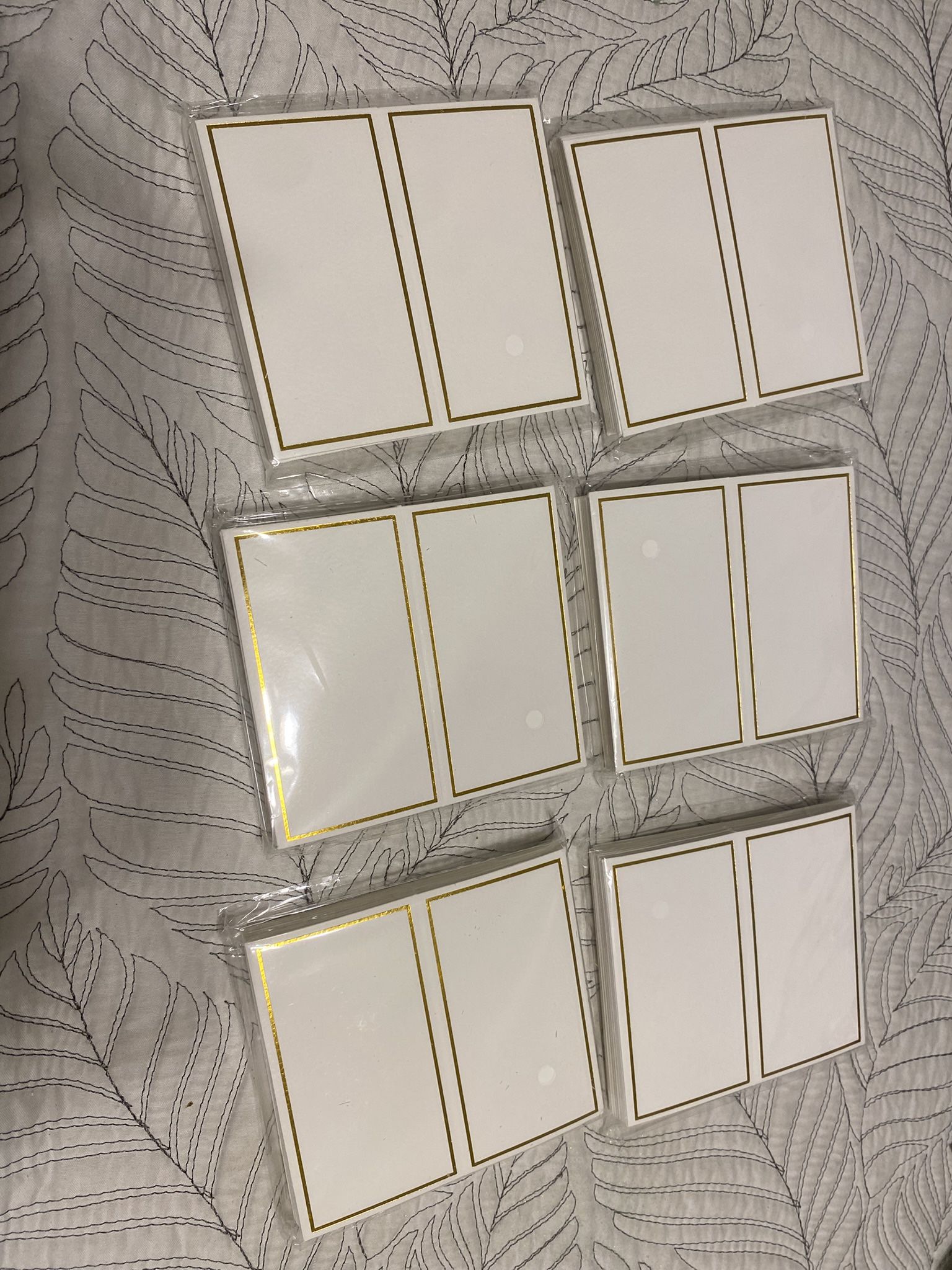 Gold & white Premium place cards