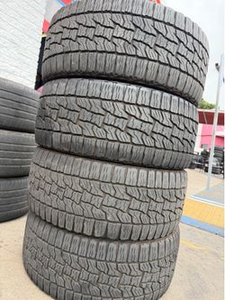 225/55r17 marca FALKEN con 80% de vida las 4
