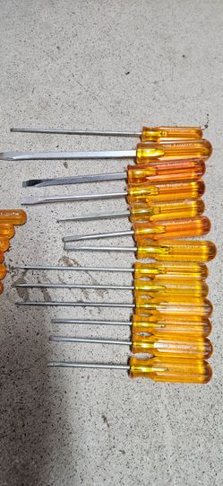 27 Xcelite straight blade & Phillip drivers