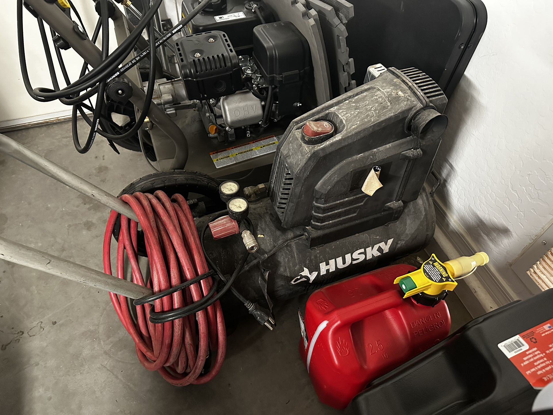 Husky 8gal Air Compressor